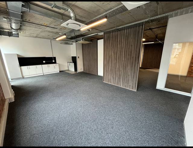 1,238M² OFFICE TO LET IN GREEN POINT